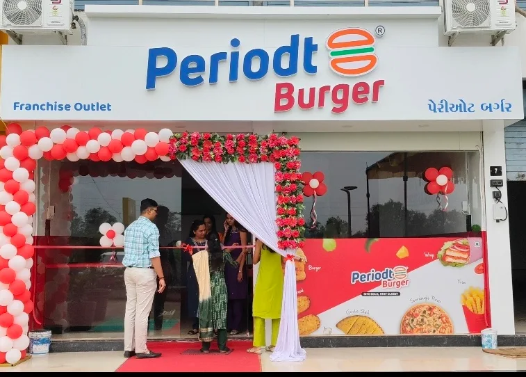 The real Periodt Burger Bardoli outlet opening with red and white decorations